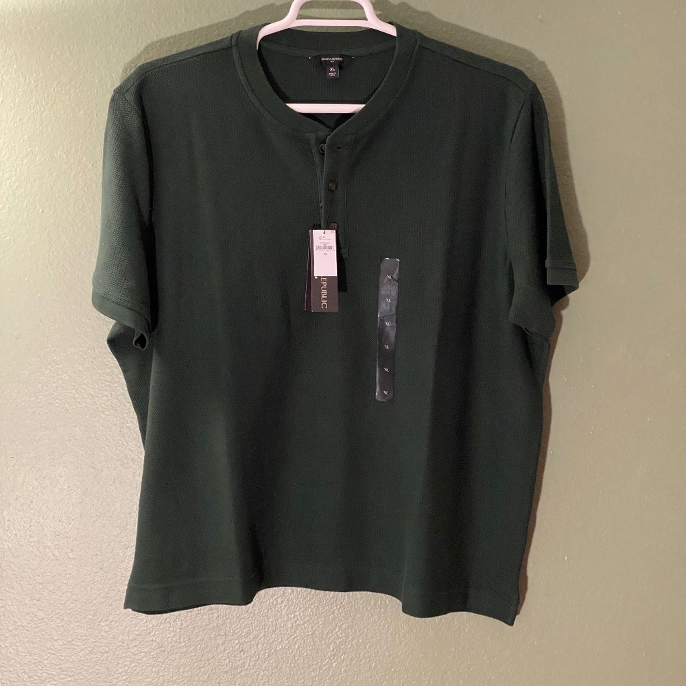 Banana Republic Summerweight Textured Henley